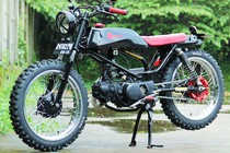 Honda Win 100 huyền thoại “lột xác” Brat Tracker cực chất