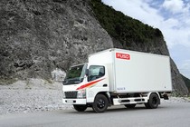 FUSO Việt Nam tặng thùng cho khách mua xe tải Canter