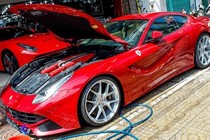 Siêu xe Ferrari F12Berlinetta phiên bản độ "cập bến" VN