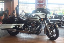 Harley Street Glide 2016 limited “kịch độc" giá 1,2 tỷ đồng