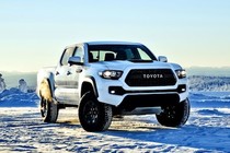 Bán tải “hàng khủng" Toyota Tacoma TRD Pro giá 909 triệu