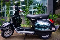 "Soi" xế nổ Piaggio Vespa PX 125 độ đậm chất Hà Nội