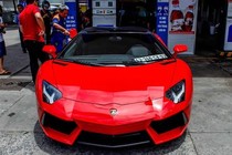 Siêu xe Aventador Roadster giá 25 tỷ "uống" 24 lít xăng/100km