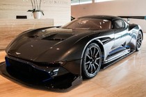 Siêu xe “giá rẻ” Aston Martin Vulcan chỉ 70,1 tỷ đồng