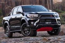 Bán tải Toyota Hilux TRD “siêu ngầu” chốt giá 1,02 tỷ