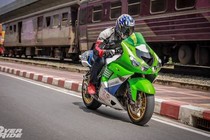 Kawasaki Ninja ZX-14R thách thức “thần gió” Suzuki Hayabusa