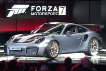 Siêu xe Porsche 911 GT2 RS 2018 “đại khủng” lộ diện