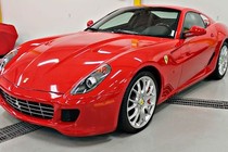 Siêu xe Ferrari 599 GTB số sàn “thét giá” 15 tỷ đồng