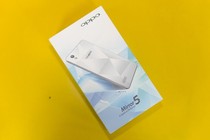 Cận cảnh smarphone OPPO Mirror 5 mặt lưng hiệu ứng kim cương 