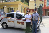 Tài xế taxi Bắc Á trả lại 7.000 USD khách bỏ quên 