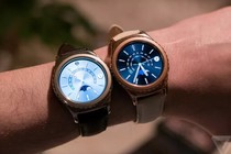 Ngắm phiên bản vàng hồng, bạch kim của Samsung Gear S2 Classic