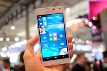 Cận cảnh điện thoại Lumia 650 vỏ kim loại, dáng siêu mỏng