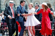 Chùm ảnh TT Justin Trudeau nhảy hết mình trong ngày Quốc Khánh Canada