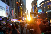 Kinh ngạc hiện tượng Manhattanhenge ở New York