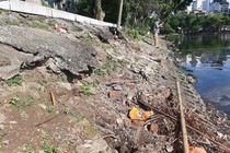 Hà Nội: Bờ kè hồ Trúc Bạch xuống cấp, sụt lún nghiêm trọng
