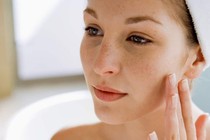 Mẹo chăm sóc vùng da quanh mắt