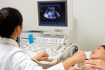 Thai phụ bị rách tử cung từ vết mổ cũ: 4 mốc khám thai quan trọng 