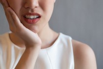 Mách bạn 5 mẹo chữa đau răng tại nhà chỉ với 1 nhánh tỏi