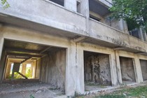 Đà Nẵng: Dãy nhà phố bỏ hoang trên trục đường huyết mạch