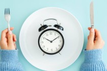 Nhịn ăn gián đoạn tăng nguy cơ đột quỵ, đau tim?
