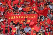 CĐV reo hò vỡ tung khán đài chào đón đoàn Thể thao Việt Nam