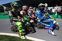 Cười vỡ bụng khi các “quái kiệt” Moto GP đua xe “ruồi”