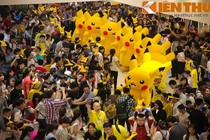 Giới trẻ Hà thành thích thú với đoàn binh diễu hành Pikachu