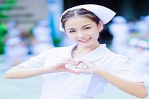 Dậy sóng mạng với nhan sắc "nữ y tá đẹp nhất hành tinh"