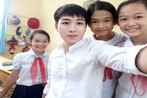 Thêm một thầy giáo đẹp trai khiến học sinh Việt mê mẩn