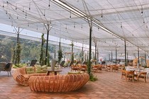 Giới trẻ chết mê với quán cafe view cánh đồng hoa ở Đà Lạt