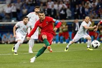 Video: Hat-trick của Cristiano Ronaldo cứu Bồ Đào Nha thoát thua ngoạn mục