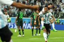 Messi loại Nigeria, giúp Argentina lách qua cửa hẹp 