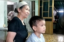 Bé trai 9 tuổi bị bố bạo hành: Bữa cơm lúc nửa đêm và những trận đòn vô cớ