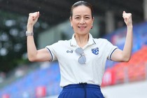 Bóng đá Thái Lan có biến, Madam Pang bất ngờ "hứng đạn"