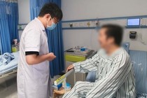 Mê ăn cua sống, người đàn ông choáng váng khi thấy thứ này trong người 