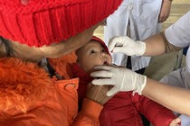 Xã Nghĩa Phương: Ông bà cho trẻ đi uống vitamin A vì sự mạnh khỏe
