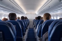 Khi máy bay gặp sự cố, đâu là vị trí an toàn nhất? 