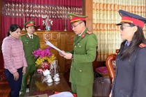 “Biển thủ” gần 1 tỷ đồng, cửa hàng trưởng bị khởi tố