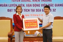 VĐV Nguyễn Thị Oanh được thưởng lớn và nhận bằng khen ở quê nhà Bắc Giang