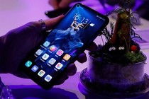 Honor chưa thể “thương xót” Huawei vào lúc này