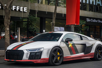 Siêu xe Audi R8 V10 Plus tiền tỷ khoác áo Gucci