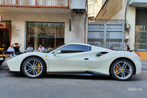 Ngắm Ferrari 488 Spider hơn 15 tỷ dạo xuống phố Sài Gòn