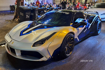 Cận cảnh Ferrari 488 GTB độ Liberty Walk đổi màu sơn 