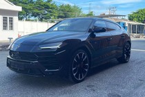 Cận cảnh Lamborghini Urus hơn 20 tỷ màu đen độc nhất ở Sài Gòn