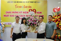 Phó Chủ tịch VUSTA Phạm Ngọc Linh thăm chúc mừng Báo Tri thức và Cuộc sống