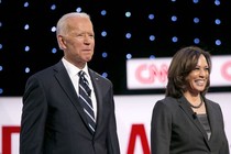 Nữ phó tướng của ông Biden làm nên lịch sử gây kinh ngạc nào?