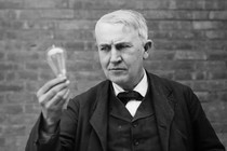 Người đời từng chê phát minh "để đời" của Thomas Edison là bóng đèn sợi đốt