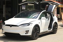 Chiêm ngưỡng ô tô điện Tesla Model X P100D màu trắng duy nhất Việt Nam