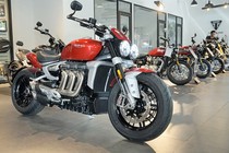 Môtô Triumph Rocket 3 giá từ 869 triệu tại Việt Nam