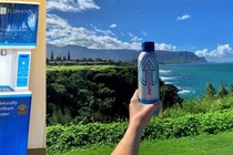 Sân golf tại Hawaii nói 'Aloha' với chai nhựa dùng một lần